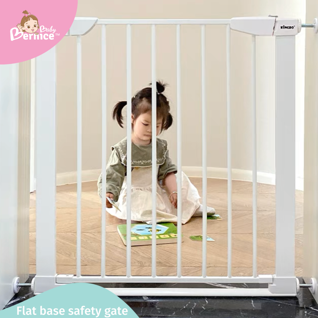 White Metal Flat Base Baby Safety Gate / Pets Safety Gate